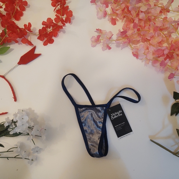 Velvet v back - Picture 1 of 3